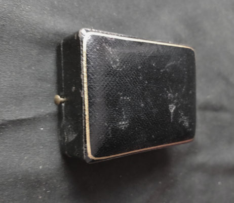 medaille société de tir d Auxonne avec sa boite 