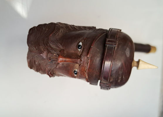 pipe soldat casque à pointe 