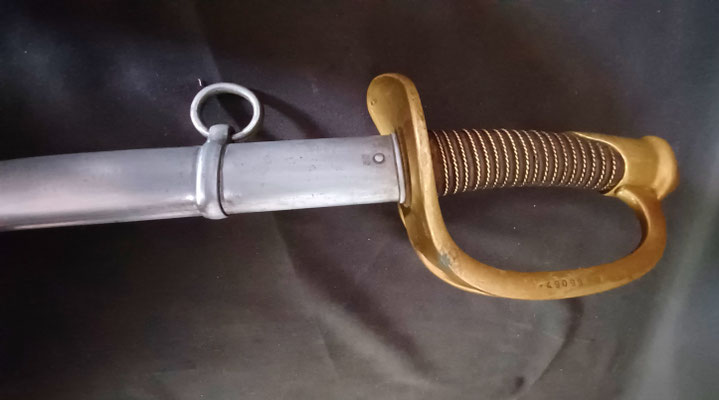 sabre cavalerie légére modèle 1882 troupe detail de la poignée en bronze 