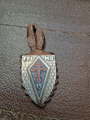 insigne  19 °DI  FFi maquis Bretons sans fabricant avec son cuir fabrication artisanal .50 euros reservé