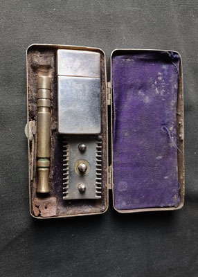 boite rasoir us Army ww1 vue de l interieur complet 