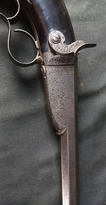 pistolet Cordier  à percussion fulminate detail de la gravure florale 