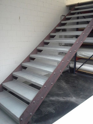 metallisch 46 Wangen Treppe Stahl Blech Stufen