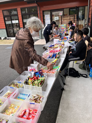 子ども店員「駄菓子屋さん」2024年4月1日～5日(5日目、最終日)09