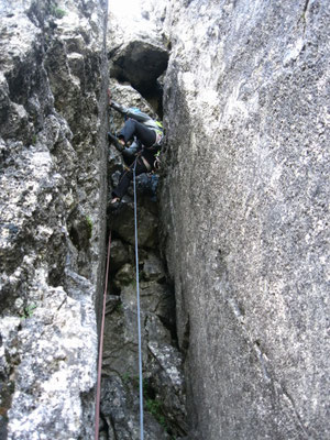3. Seillänge, Kamin mit glatten Wänden, bei Nässe sehr rutschig