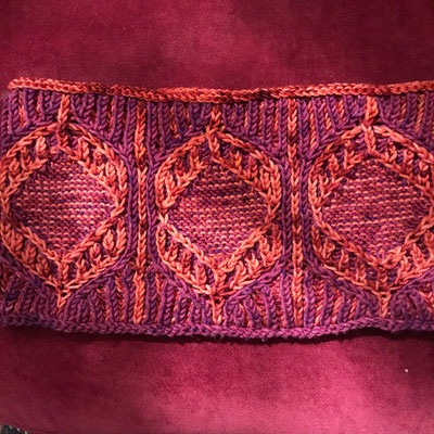 Wulura cowl av Shara Made i Silkawoola DK. En härva av varje färg.