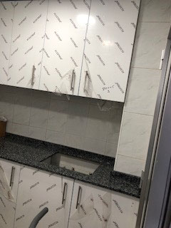 cocina montada en guadalajara acabado extratificado en alto brillo tirador metalico campana integrada posivilidad de hacer acualquier color