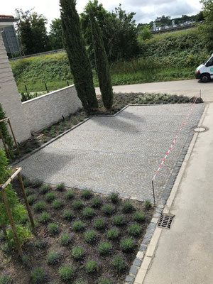 Freiburger Gartenbau Gelsomino Aussenanlage Pflastersteine