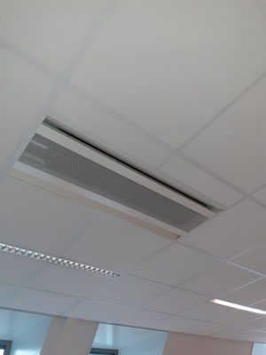 Plafond inductie-unit reinigen