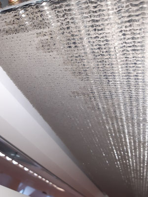 Plafond inductie-unit schoonmaken