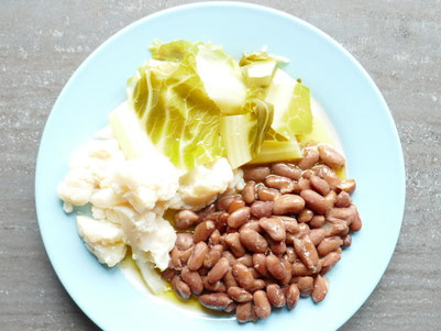 entgiftete, gekochte Pintobohnen mit dampfgegartem Blumenkohl