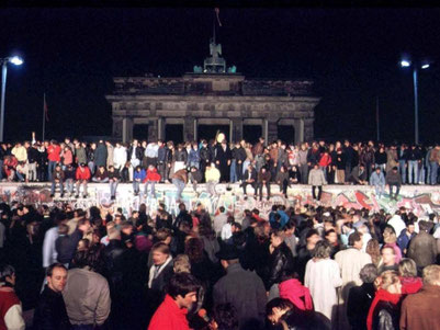Mauer vor dem Brandenburger Tor 09.11.1989