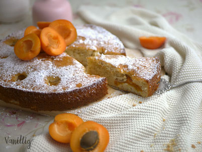 Einfacher Aprikosenkuchen mit Schmand