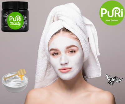 Femme avec un Masque Visage au Miel de Manuka Puri New Zealand