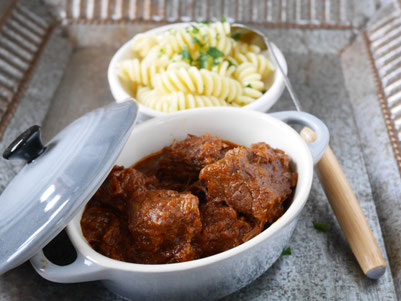 Rindsgulasch mit Butternudeln