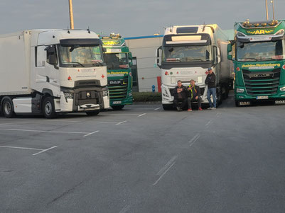 Warten auf dem Parkplatz