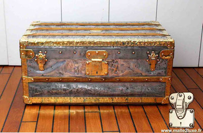   Louis Vuitton Zinc and Brass Cabin Trunk Year: 1888  Brass borders and corners  Special feature: Copper nails (red nail)  Lock: Anti return - 2 grooves  Dimensions: 42 cm x 71 cm x 33 cm