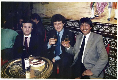 EDUARDO GUERVOS, EL CANTANTE FRANCISCO Y JERO DE TAPEO MEDIADO LOS 80
