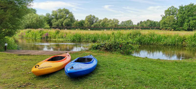 Kajak, Kanu, paddeln, Örzte, Fluss, Wassersport, Wassersport lernen, naturbelassener Fluss, Flussverlauf, Eversen, Bergen, Bootsanleger, Wasserspiegel, Wasserpegel, Steg, Einsetzen