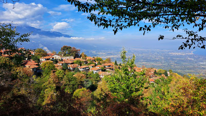 Bergdorf mit Blick auf den Olymp