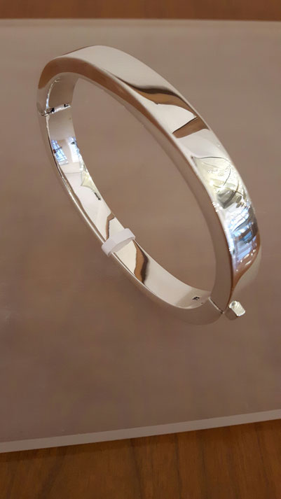 Armreif in kantiger Form aus Sterling Silber