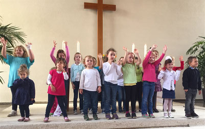 Der Kinderchor im Gottesdienst am 19.6.2016 // Foto: Goemmer
