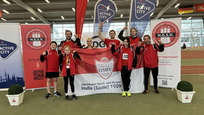 Leichtathletik-Team des GSBV Halle (Saale). Bei Jugendlichen und Erwachsenen erfolgt die Medaillenvergabe zu einem späteren Zeitpunkt.
