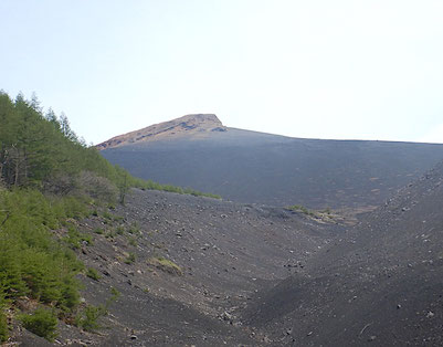 御殿場庭下より宝永山