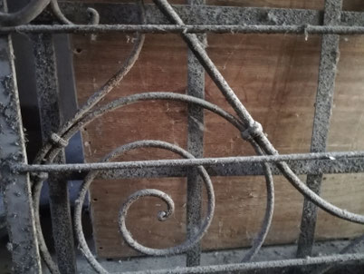 Ornament in der Scheune des Ferienhauses in Plottes