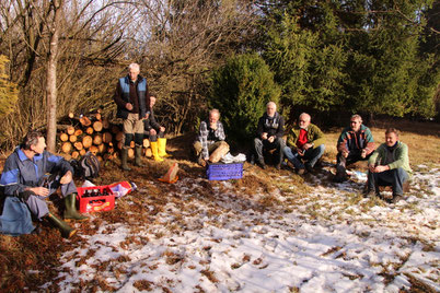 Wohlverdiente Pause: Aktive der LBV-Kreisgruppe nach der Biotoppflege © Richard Schoonhoven 