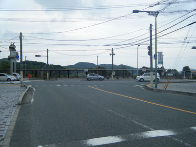 アクセス　川棚温泉駅交差点　右折前の写真