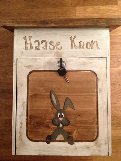 Holzbriefkasten Hase