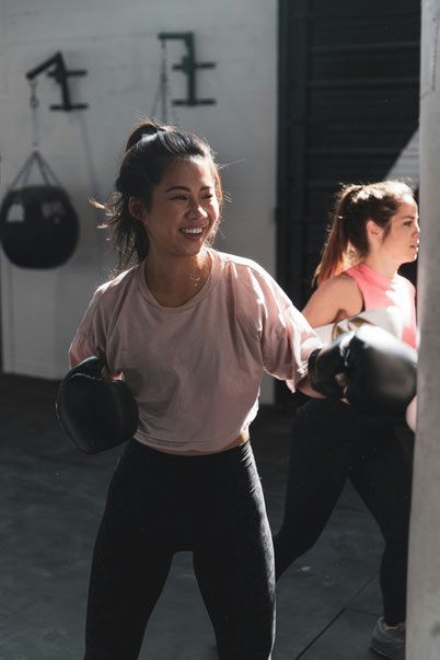 BE STRONG: Selbstverteidigung und Fitness für Frauen und Kinder. Selbstverteidigungskurs für Frauen in Zürich Oerlikon. Selbstverteidigungskurse für Frauen und Kinder in Zürich Oerlikon