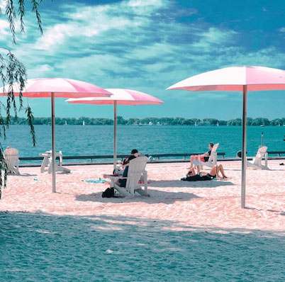 Unique urban beach in Toronto: Sugar Beach