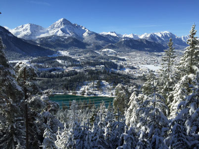 Urisee mit Blick Reutte und Thaneller