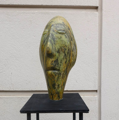 Heidrun Feistner: Anima mundi / Die malenden Steine / Stein / 32 cm / 2023 / Foto Olaf Mokansky