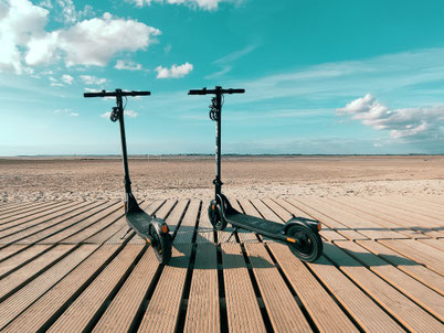 location-trotinette-baie-de-somme-nature-balade-freetrotts-plage-train-bateau-electric scooters-activité à saint valery sur somme-activité baie de somme-electric bicycles-scooters-elektrofahrräd-elektroroller-elektrische-vélo assistance électrique