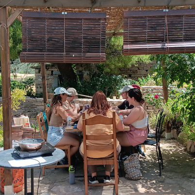 Uneix-te als nostres tallers a l'aire lliure en un entorn privilegiat. Un jardí privat amb vistes panoràmiques al Montsec.