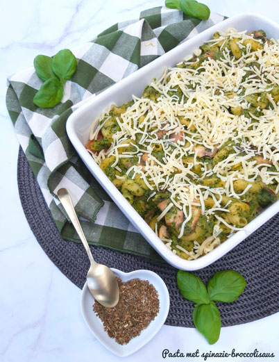 Pasta met broccoli-spinaziesaus en gehaktballetjes