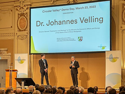 Dr. Carsten Gerhardt (links) und Dr. Johannes Velling, Abteilungsleiter Digitalisierung, Startups und Dienstleistungen im Landeswirtschaftsministerium (© Jan Turek/Circular Valley®)