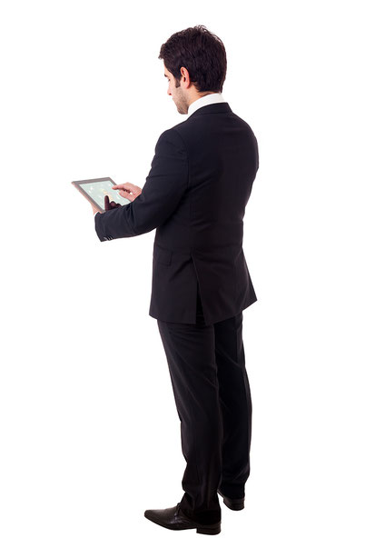 empleado viendo videos en un tablet