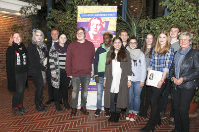 Das Engagement junger Menschen gegen Rassismus und Diskriminierung hat der „Runde Tisch gegen Rassismus Nienburg“ mit dem Elisabeth-Weinberg-Preis ausgezeichnet.