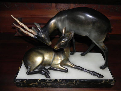 Sculpture en régule sur socle marbre "le couple de gazelle" époque Art déco