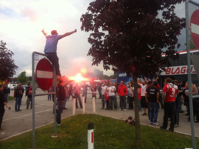 Bereits bei der Fahrt nach Salzburg wurde ordentlich gefeiert und sich auf das Spiel eingestimmt