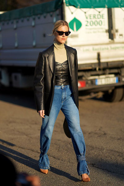 Linda Tol con i jeans moda Primavera 2020 alla Milano Fashion Week. Credit.Edward B. Images