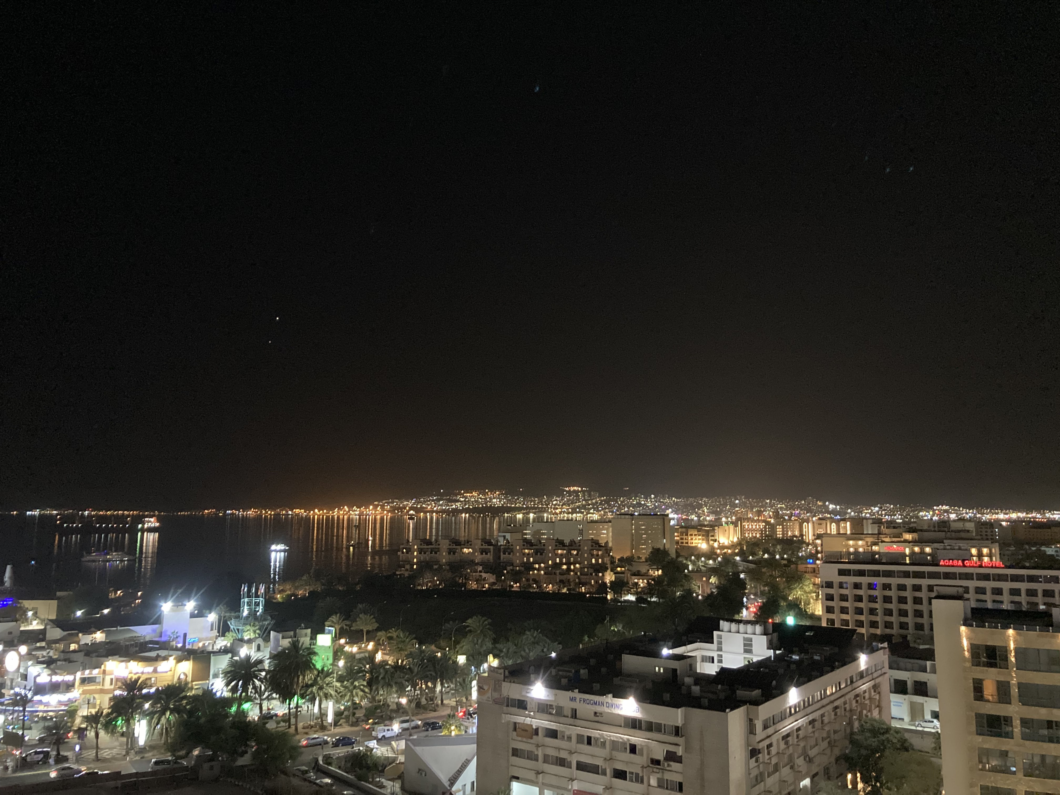 アカバ湾の夜景