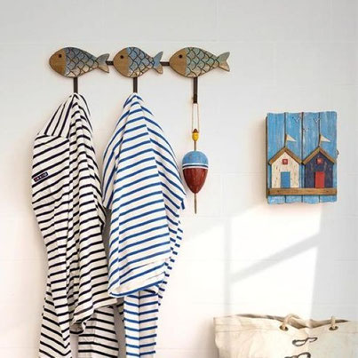 Maritime Garderobe und Wandbild