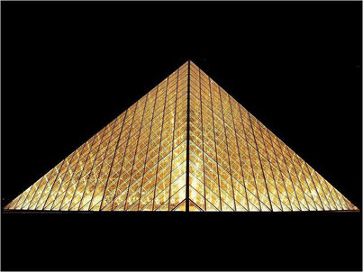 Una Pirámide dorada.