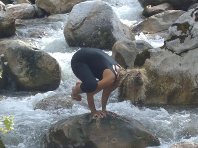 Yoga in der Natur in Garmisch - Krähe