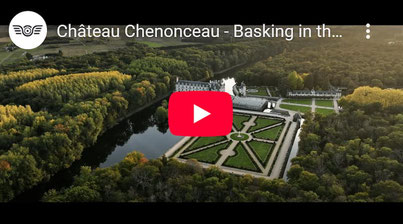 Vidéo aérienne du Château de Chenonceau, vue spectaculaire en drone sur ses arches majestueuses et les jardins suspendus, au cœur de la vallée du Cher.